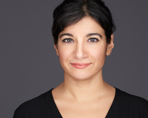 Interview mit Azadeh Sharifi – Theaterwissenschaftlerin, Autorin und Aktivistin